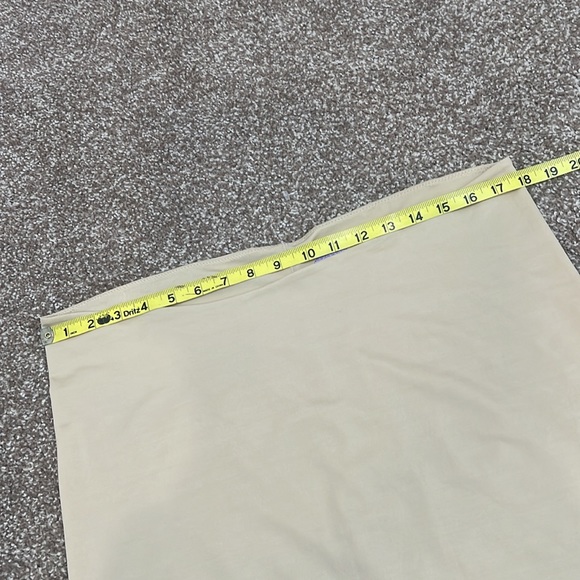 The Spanx 3X RN112121 Beige is a mid-thigh shapewear blend of nylon and spandex - Picture 4 of 10